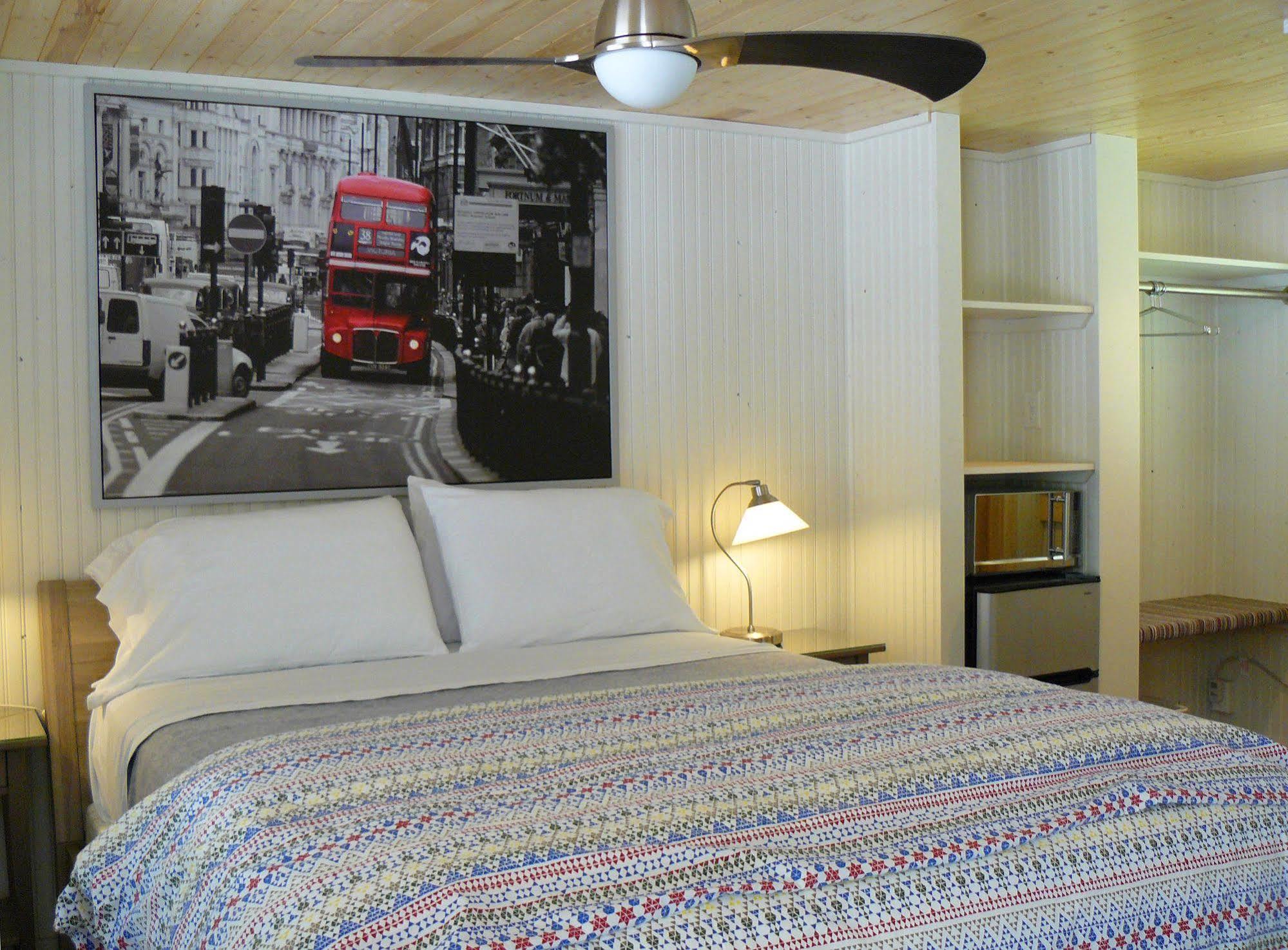 The Saugatuck Retro Resort Ngoại thất bức ảnh